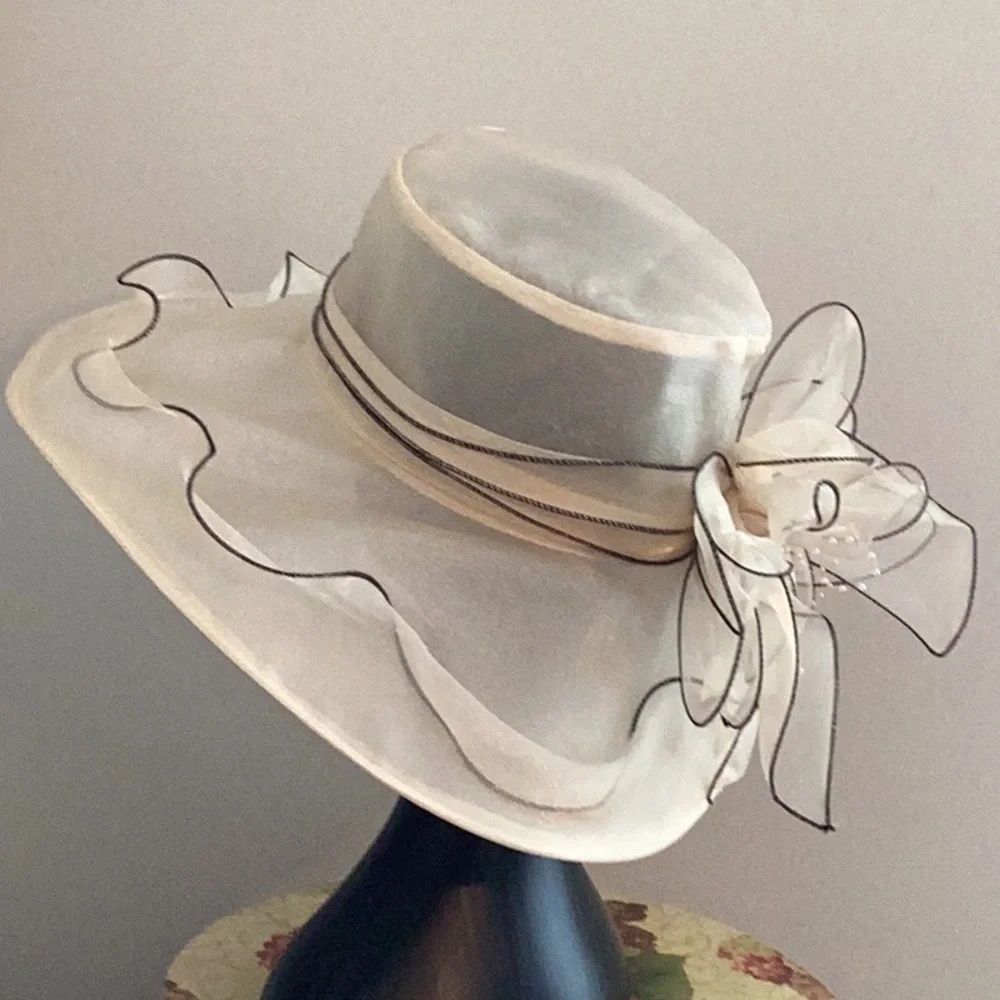 Kentucky derby FASCINATOR Organza Hat in Beige & Black - Picture 3 of 6